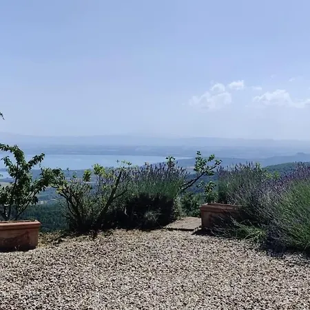 Moderne Mit Atemberaubendem Seeblick Lisciano Niccone