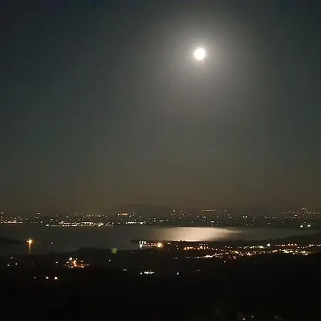 Moderne Mit Atemberaubendem Seeblick Villa *