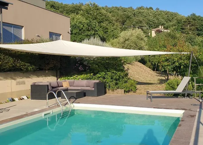 Moderne Mit Atemberaubendem Seeblick