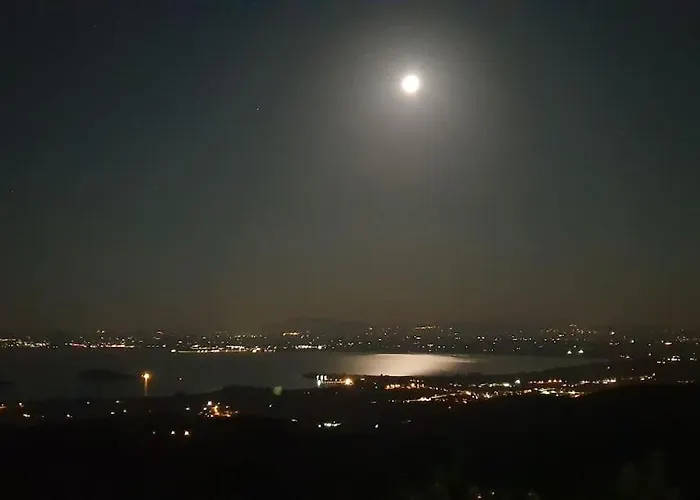 Moderne Mit Atemberaubendem Seeblick 빌라 *