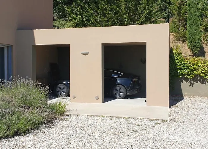 Moderne Mit Atemberaubendem Seeblick *